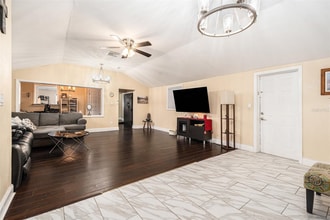 9220 McIntosh Rd in Dover, FL - Building Photo - Building Photo