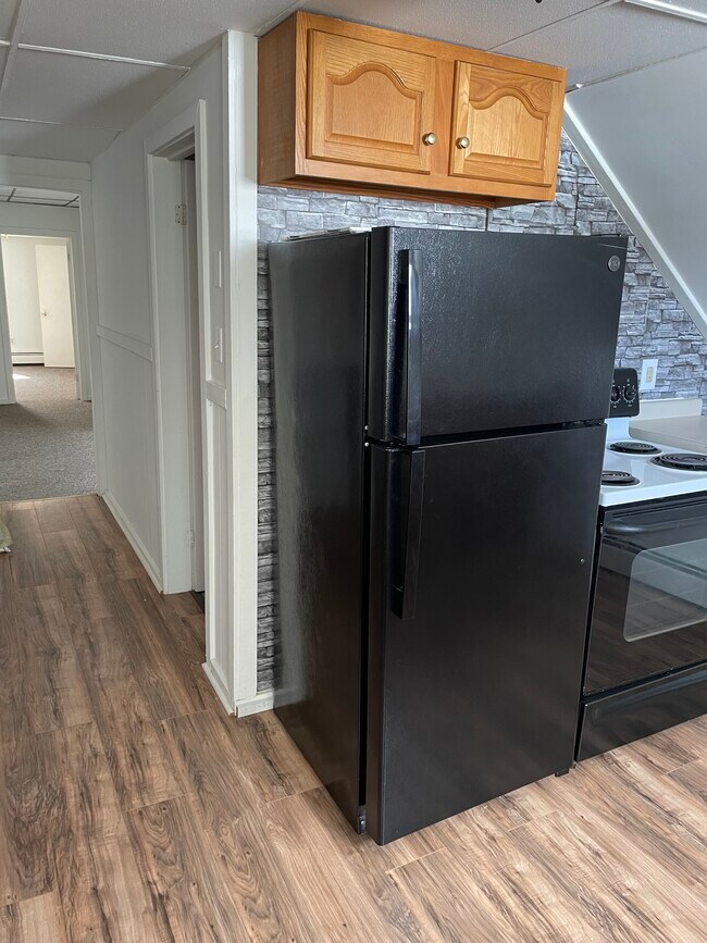 8 Burrill St, Unit #2 in Fairfield, ME - Building Photo - Building Photo