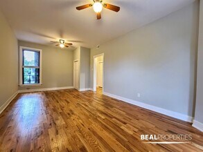 627 W Oakdale Ave, Unit 3 in Chicago, IL - Building Photo - Building Photo