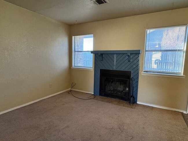 2704 NW Friar Tuck Ln in Lawton, OK - Building Photo - Building Photo