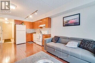 2737 Keele St in Toronto, ON - Building Photo - Building Photo