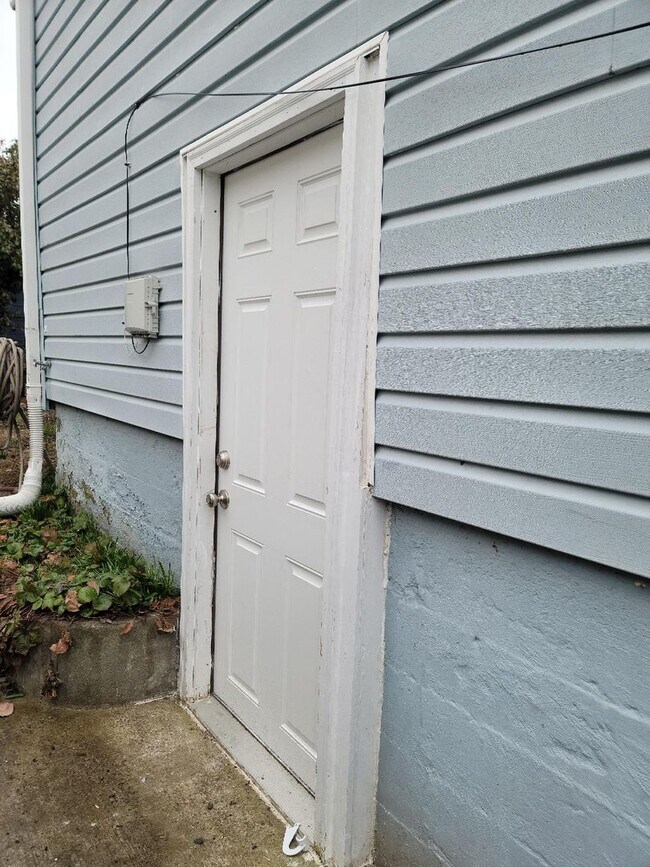 2124 7th St in Bremerton, WA - Foto de edificio - Building Photo