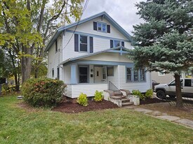 215 Westmoreland Ave in Lansing, MI - Building Photo