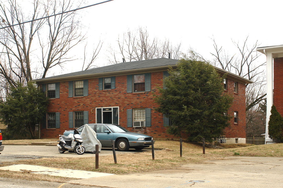 3018 Pamela Way in Louisville, KY - Building Photo