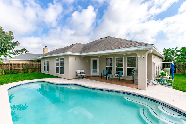7005 Madiera Dr in Corpus Christi, TX - Building Photo - Building Photo