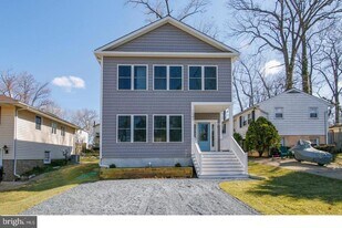 1247 Shore Dr in Edgewater, MD - Building Photo