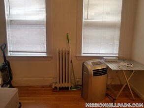 55 S Huntington Ave, Unit 303 in Boston, MA - Foto de edificio - Building Photo