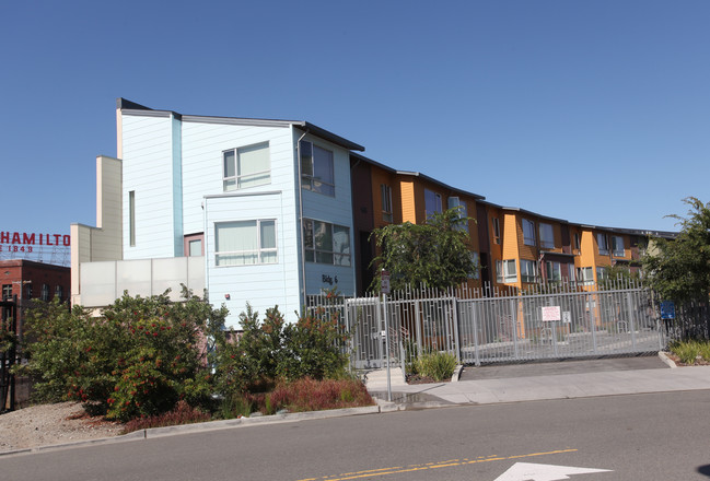 Crescent Cove Apartments in San Francisco, CA - Building Photo - Building Photo