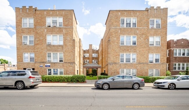 property at 5423 W Montrose Ave