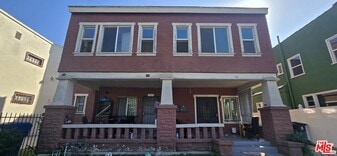 712 W 46th St in Los Angeles, CA - Building Photo