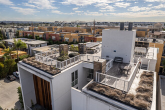 Gateway Apartments in Marina Del Rey, CA - Building Photo - Building Photo