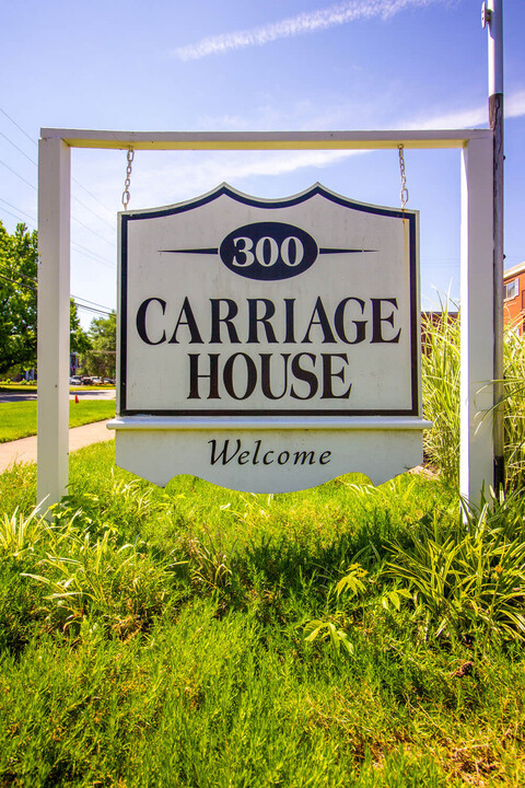 Carriage House Apartments in Elyria, OH - Building Photo