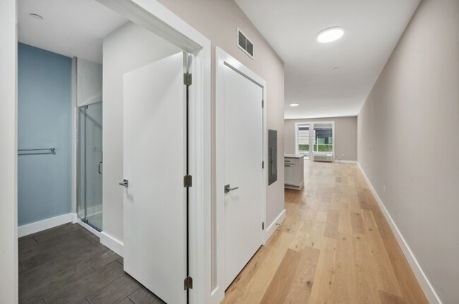 57 Grand St-Unit -Capri in New Rochelle, NY - Building Photo - Building Photo