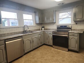 81 Middlefield St in Middletown, CT - Building Photo - Building Photo