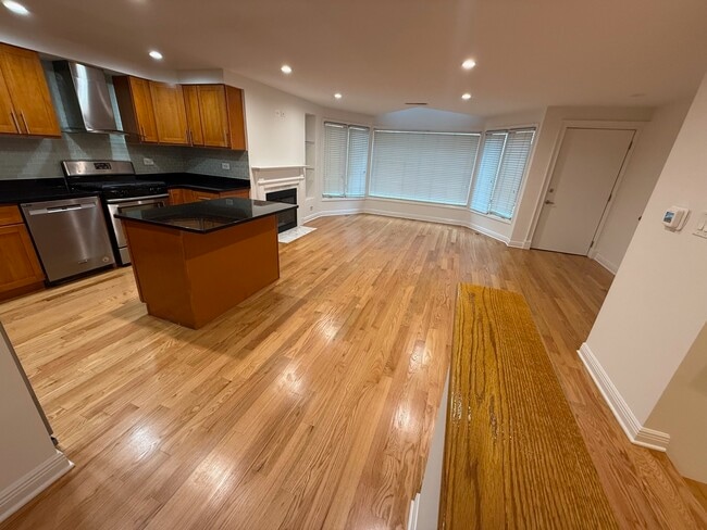 5747 N Sheridan Rd in Chicago, IL - Building Photo - Building Photo