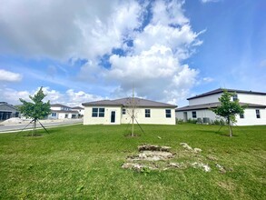 2310 SE 28th St in Homestead, FL - Building Photo - Building Photo