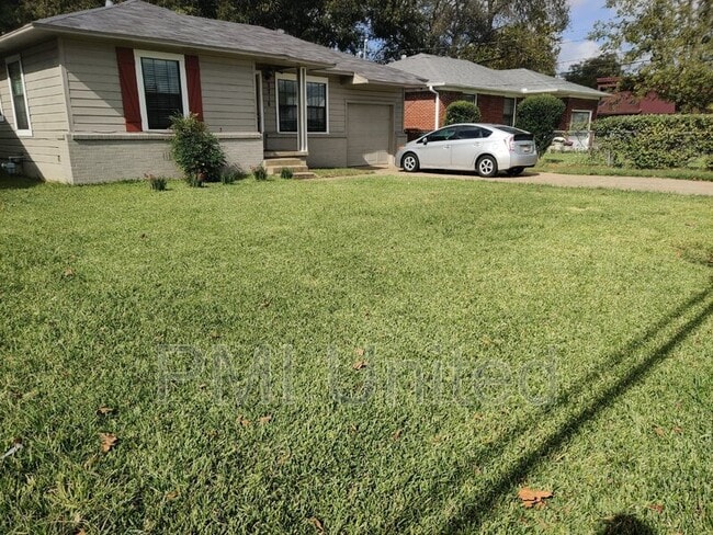 property at 2216 N Travis St