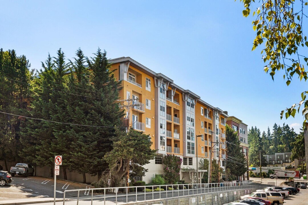 118 107th Ave NE in Bellevue, WA - Building Photo