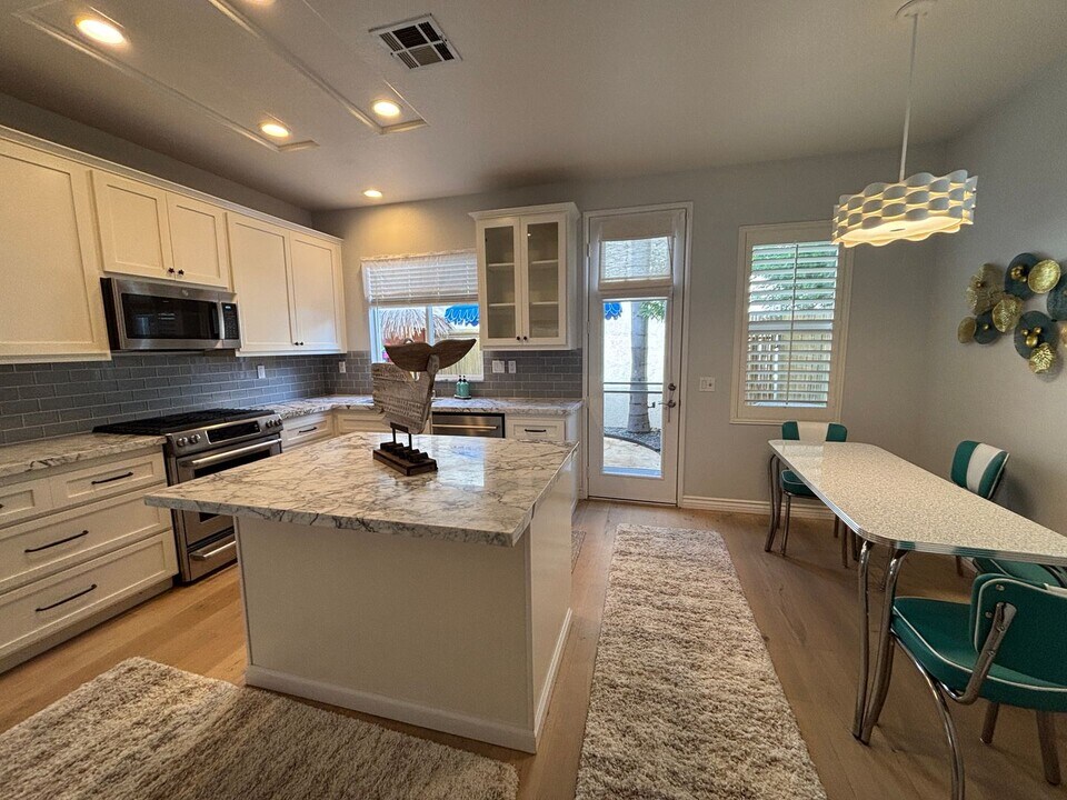 618 Compass Ct in Carlsbad, CA - Building Photo