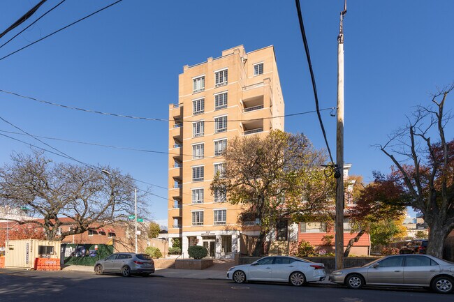 2525 Newtown Ave in Astoria, NY - Foto de edificio - Building Photo