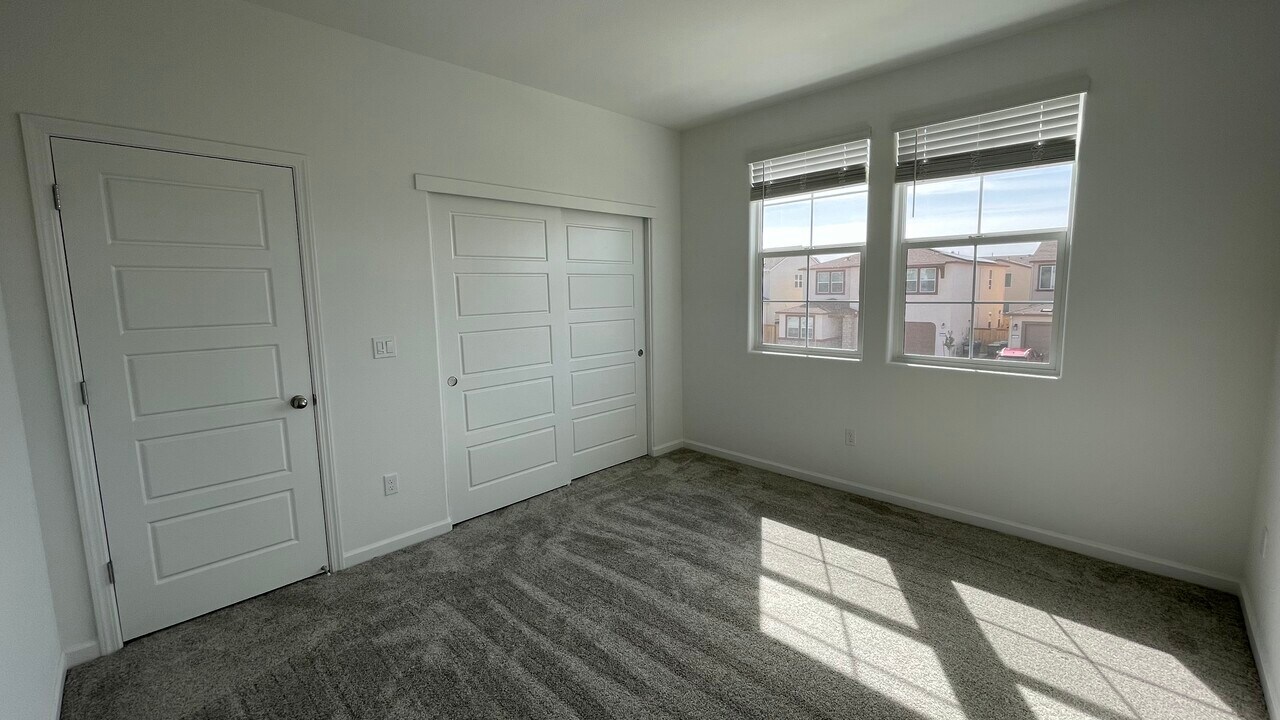 8851 Boes Way in Sacramento, CA - Building Photo
