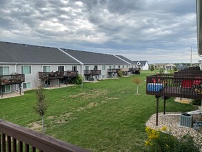 Woodside Townhomes in Minot, ND - Building Photo - Building Photo