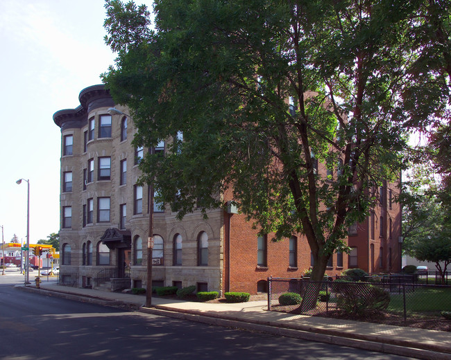 573 State St in Springfield, MA - Foto de edificio - Building Photo