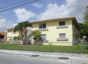 2000 Ludlam Rd in Miami, FL - Building Photo - Building Photo