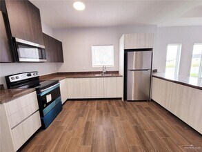 16 Fuerte Ave in McAllen, TX - Building Photo - Building Photo