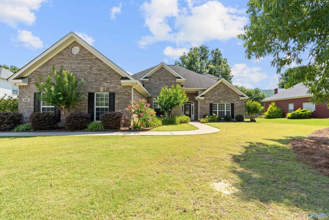 3116 Tenker Creek Ln SE in Owens Cross Roads, AL - Foto de edificio