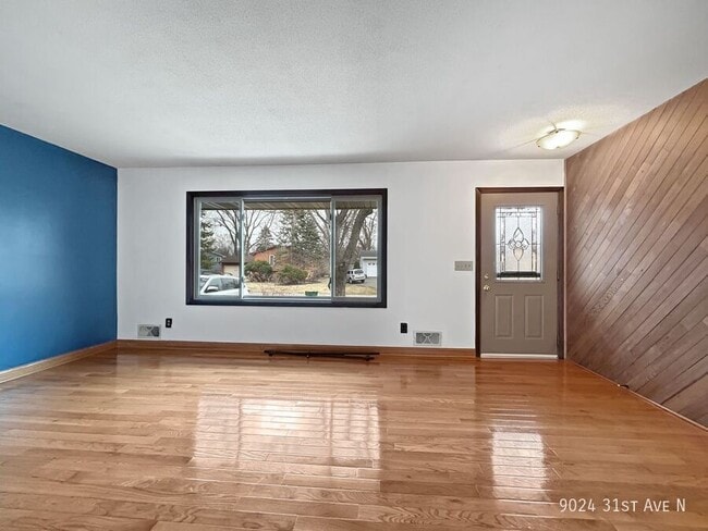 9024 31st Ave N in Minneapolis, MN - Building Photo - Building Photo