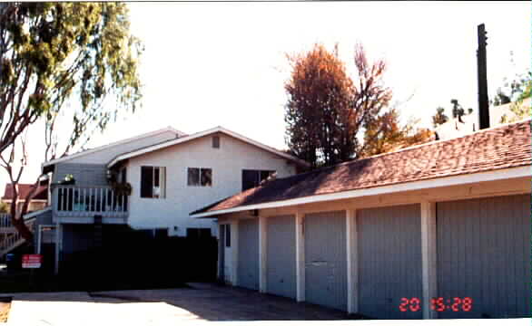 2546 Santa Ana Ave in Costa Mesa, CA - Foto de edificio - Building Photo