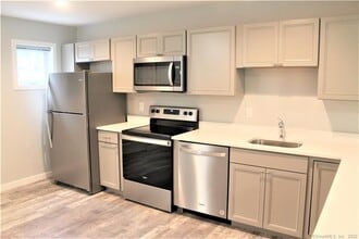 9 Goodhill Rd in Bethel, CT - Building Photo - Building Photo