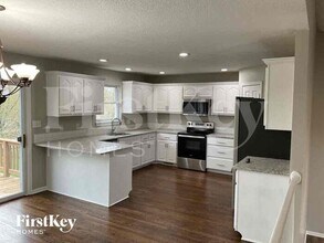 904 E Madelyn Dr in Kearney, MO - Building Photo - Building Photo