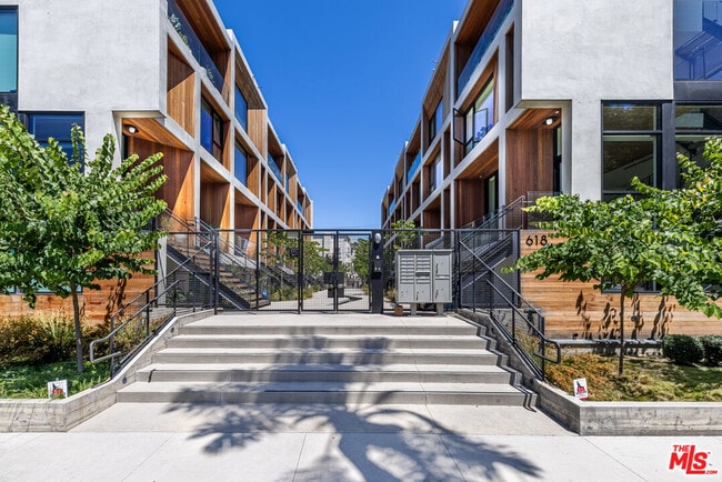 property at 610 S Van Ness Ave