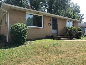 609 Park Ave, Unit 1 in Girard, OH - Foto de edificio - Building Photo