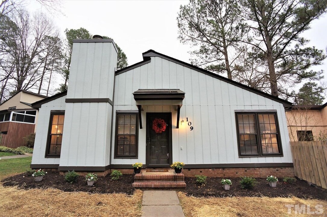 109 Bonnell Ct in Cary, NC - Foto de edificio