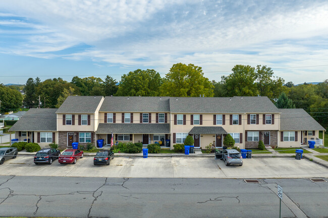 1002 Rebecca St in Carlisle, PA - Building Photo - Building Photo