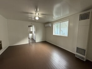 328 SE Lane Ave in Roseburg, OR - Building Photo - Building Photo