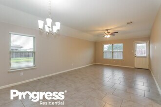 1958 Bravos Manor Ln in Fresno, TX - Foto de edificio - Building Photo