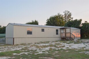 900 Phillip Ln in Liberty Hill, TX - Building Photo