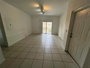 4802 Washington St, Unit 10 in Hollywood, FL - Building Photo - Building Photo