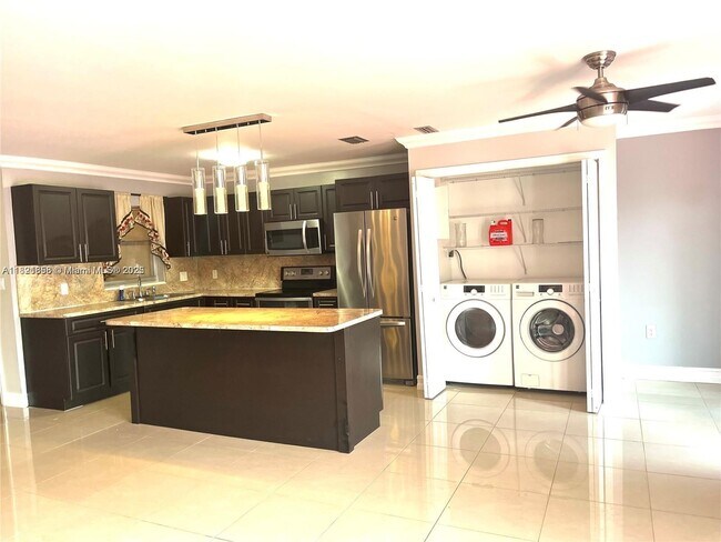 7327 Pepper Pike Dr in Hialeah, FL - Building Photo - Building Photo