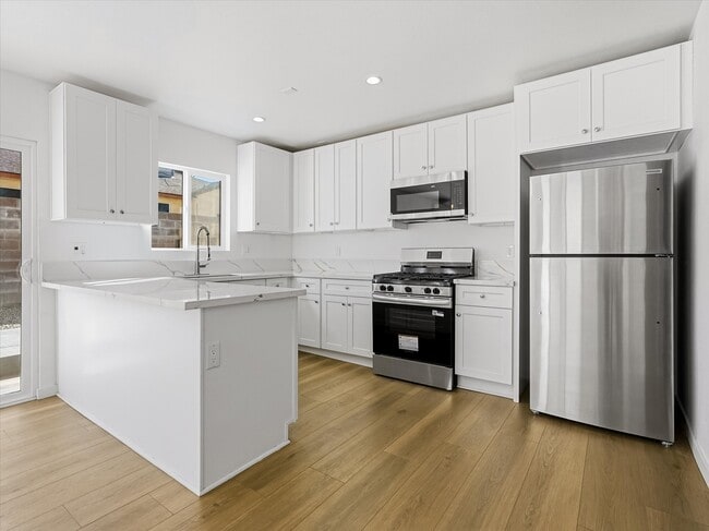 44736 Gadsden Ave, Unit 44736 in Lancaster, CA - Building Photo - Building Photo