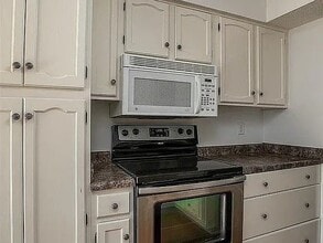 3060 Parkwild Dr in Bettendorf, IA - Building Photo - Building Photo