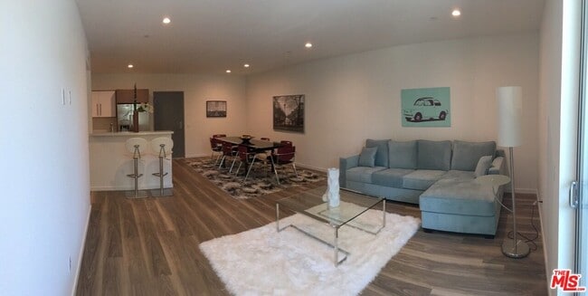 4600 Coldwater Canyon Ave in Los Angeles, CA - Building Photo - Building Photo