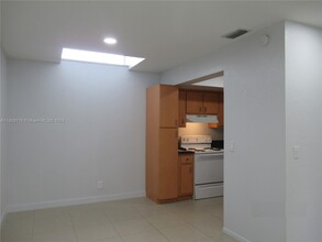 5920 NW 21st St, Unit 48-C in Lauderhill, FL - Building Photo - Building Photo