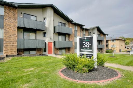 38th Place in Omaha, NE - Building Photo