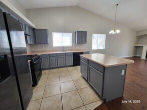 634 Holly Bush Ct in Henderson, NV - Building Photo - Building Photo