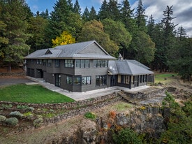 395 SW Eyrie Rd, Unit #1 in White Salmon, WA - Building Photo